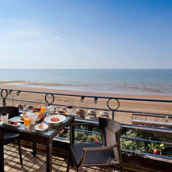 vue terrasse grand hotel cabourg normandie