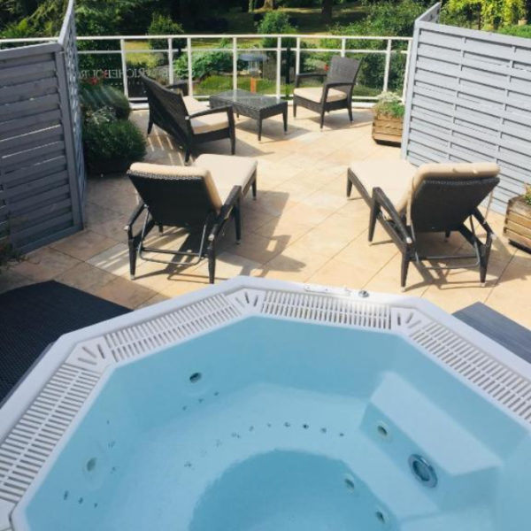 Le Richebourg Bourgogne_jacuzzi en terrasse