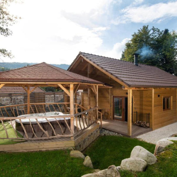 Domaine du Haut Jardin_chalet avec jacuzzi prive