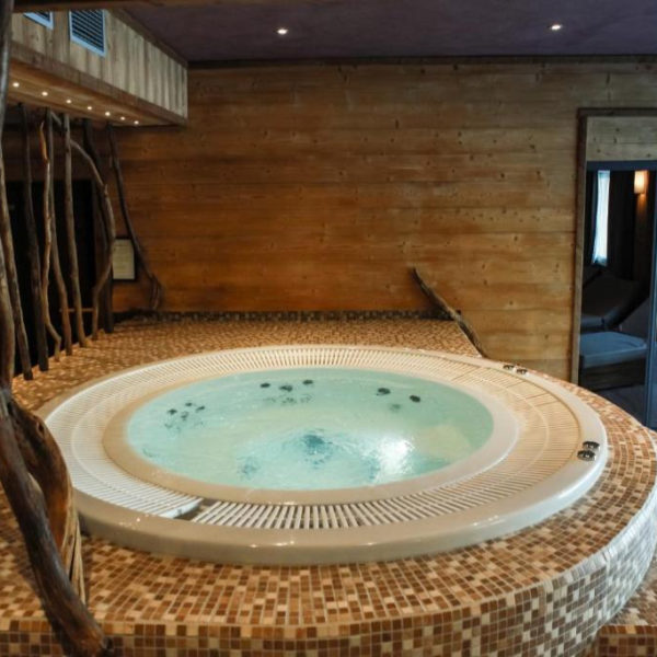 Hotel Jardins Sophie_Vosges_spa_jacuzzi