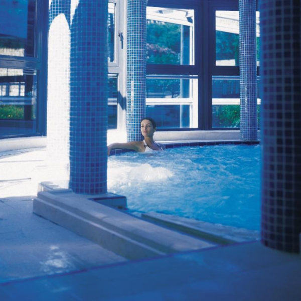 Hotel spa Aquabella_piscine_jacuzzi interieur