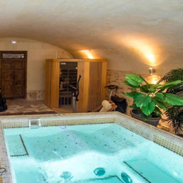 Hotel & Spa Chateau de Verrieres-pays de la loire-spa-jacuzzi