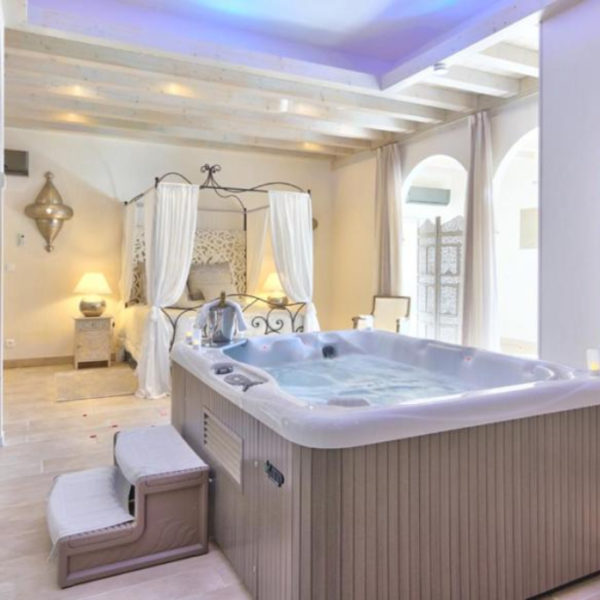 hotel La Ferme Briarde en Seine et Marne - -chambre avec jacuzzi prive