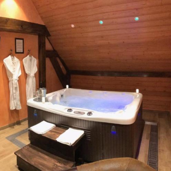 hotel La Ferme Briarde en Seine et Marne - chambre avec jacuzzi