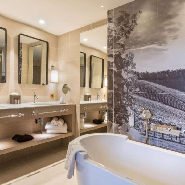 salle de bain hotel les 7 fontaines