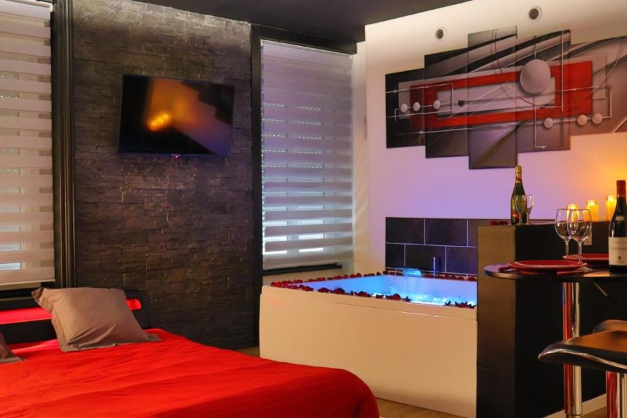 chambre avec jacuzzi bulle de spa lyon