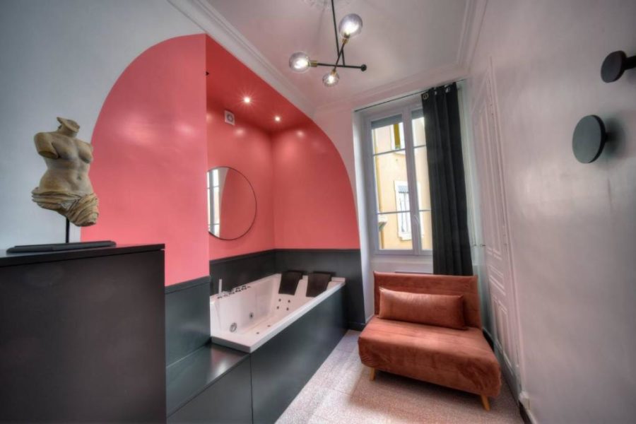 chambre jacuzzi la suite en rose lyon