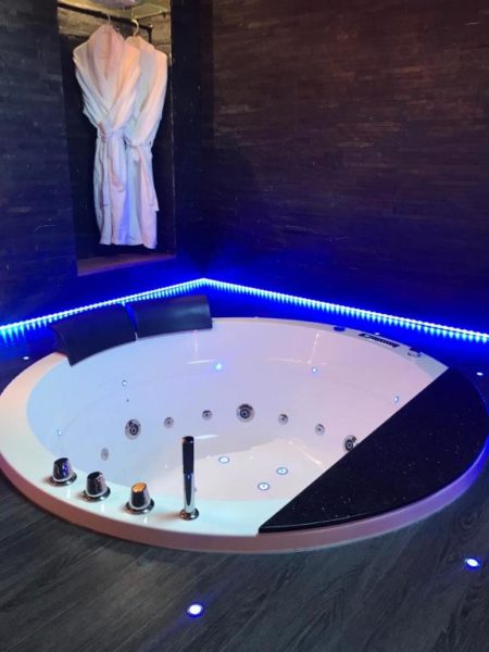 jacuzzi privé chalet avec Jacuzzi Lyon