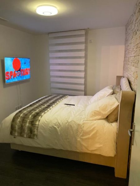 literie chambre avec spa tugy