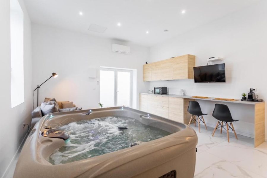 coin cuisine Loft Love room Jacuzzi Privatif Marseille