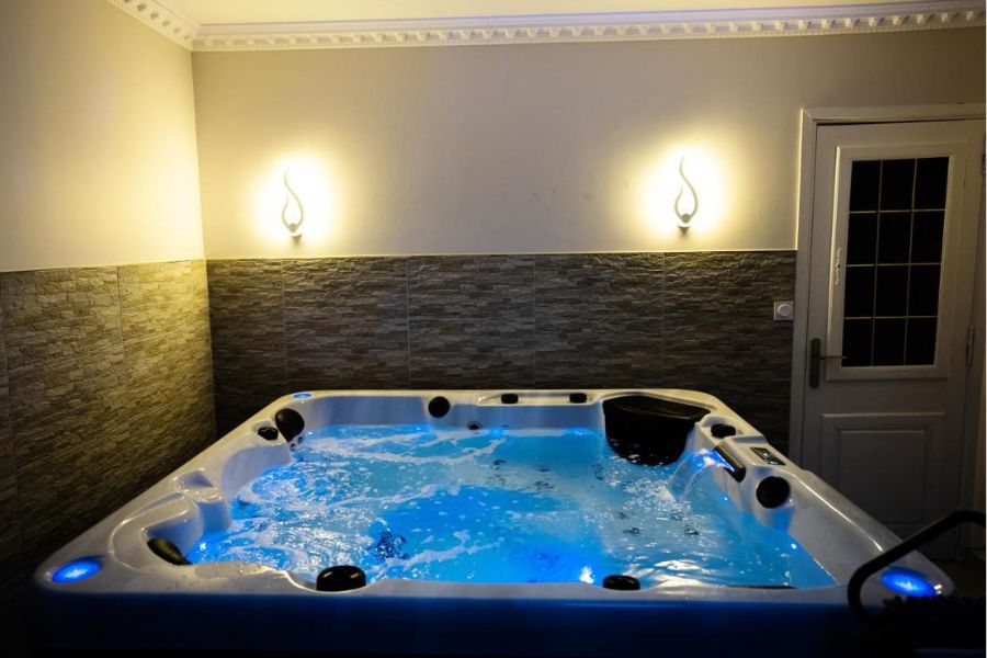 GALAXY SPA - Suite Neptune avec Jacuzzi et Sauna Privatif (7)