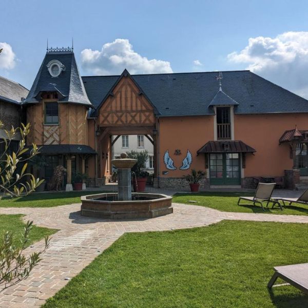 Extérieur Hotel et Spa Le Lion d'Or à Deauville (3)